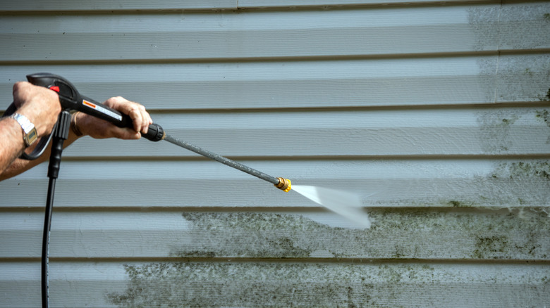 The Benefits of Outsourcing Your Power Washing: Let the Pros Handle the Pressure